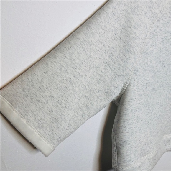 New Balance Women Boxy Cropped Sweatshirt NWOT - Picture 5 of 8